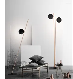 Lampade da terra Nordic Post-moderna Camera da letto Lampada da comodino Divano del soggiorno accanto a semplice arte creativa Luce minimalista di lusso