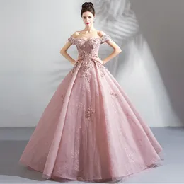 2022 Quinceanera 이브닝 드레스 베이비 핑크 볼 가운에서 어깨 코르셋 3D 꽃을 손으로 만든 꽃 결혼식 가운과 함께 16 댄스 파티 드레스