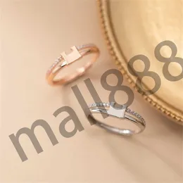 Stilista Design lettere anello uomo e donna diamante Anelli a fascia Oro placcato unisex Bellissimi gioielli di alta qualità in stile moderno con scatola