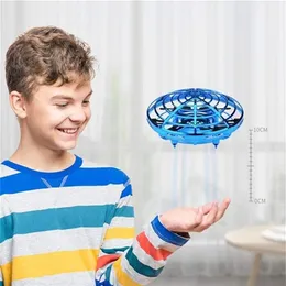 KaKBeir Rc Quadcopter Flying Helicopter Magic Hand UFO Ball Aircraft Sensing Mini Induction Drone Kids Electric Electronic Toy 210915271I
