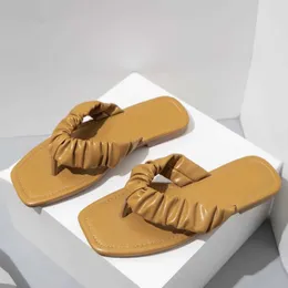 Slippers varumärkesdesign veckade kvinnliga flip flops sommar glider avslappnad utanför beac kvinnor skor sandaler l2201111