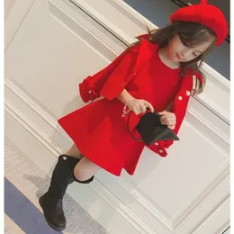 Set di abbigliamento Autunno Set per bambini Ragazza Versione coreana di gilet Gonna Giacca di lana Cappello a tre pezzi Abiti rossi di moda 221110