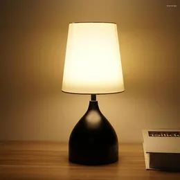 Tischlampen USB -Nachttisch Lampe Berührung Metall Schlafzimmer Nachtlamp Leuchten Ornamente Einfache moderne Lichtgeschenkdekorationen für Wohnzimmer