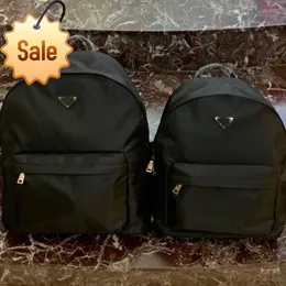 Luksusowy projektant plecak 2024 Fashion Casual New Mens and Women Universal Backpack Nylon Leisure Outdoor Travel Bag Factory Sales Bezpośrednie Sprzedaż