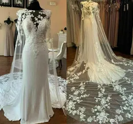 2023 Splendidi abiti da sposa a sirena Abito da sposa Applique in pizzo con bottoni ricoperti di mantello Custom Made Beach Country Plus Size vestido de novia