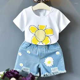 Set di abbigliamento 2T Vestiti per ragazze Estate Bambino Stile coreano Colletto a fiori T-shirt a righe Pantaloncini di jeans 2 pezzi Bambini