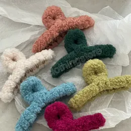 Artiglio per capelli di agnello peloso Clip di cattura grande in peluche Morsetti per donna Clip per coda di cavallo in tinta unita Accessori per capelli caldi ed eleganti