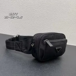 Designer Womens nylon midjepåse män casual bältes väskor blixtnedgång fanny pack mens svart bumbag med intern logotyp crossbody sport fannypacks för unisex stil