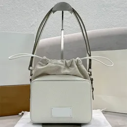 Mini kova çantası moda basit çizim baltası omuz çantaları maison margiel crossbody kamera çantası ayarlanabilir kayışlar çeşitli arka yöntemler b7bj#