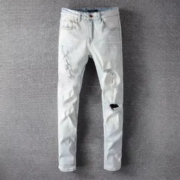 مصمم جين الأوروبي ممزق الجينز جينز الرجال التطريز للخياطة المقطوعة للعلامة التجارية عتيقة بانت رجالي أضعاف جينز الأزياء الضيقة النحيفة Sstraight Pants 438F