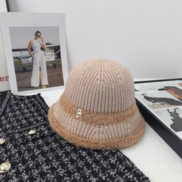 Designers Bucket hat Luxury knitting cap for Woman fisherman buckets hats Warm winter Comfortable touch casual and versatile Cute and young Social travel nice