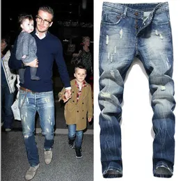 Мужские джинсы Новая мода Beckham Hole Raked Hip Hop Men Slim Jeans Blonts Кнопка муха вымытая винтажные карандашные джинсовые брюки Hombre T221102