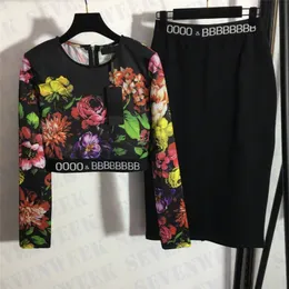 Tops de estampas de grife Ternos de vestido para mulheres letra de correia Alta cintura Saias curtas Moda Sexy T camisetas de duas peças