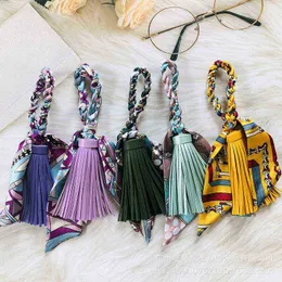 Nyckelringar 3st med Box Factory Direct Supply H Family med samma silkescarf Tassel Bag Pendant Fashion Tassel Keychain CAR DECORATION T220909