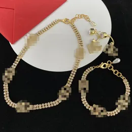 Bracciale con collana in ottone dal design classico Orecchini con lettera D di diamanti Collane con ciondolo di perle tutto-fiammifero da donna Gioielli di moda HDS1 -02