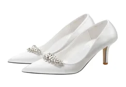 Модные вечерние туфли для вечеринок для женщин для женщин на высоких каблуках Дизайнерская свадебная обувь Sparkly Crystalls Satin Bridal Shoes, указанные на 6802862