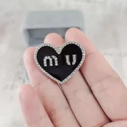 Cute Heart Brooch Women Girl Crystal Letter Brooches Suit Lapel Pin Fashion Jewelry for Gift Party