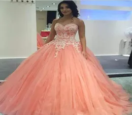 2019 Vestidos Vintage Barra Cheap Quinceanera Vestidos Sweetheart Peach Pink White Lace Appliques Tulle Tulle Sweet 16 Party Prom Eveni9058887