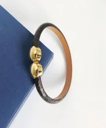 Gioielli di lusso Braccialetto di design in pelle femminile con logo Gold Heart Brand su un elegante braccialetto di moda di fascia alta regalo di festa 12091826