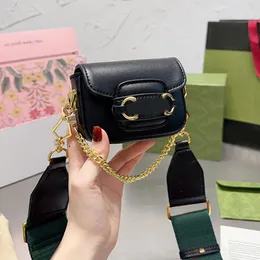 Super Mini Chain Sadel Bag Axel Cross Body Bags Women Handväska Plånbok Klassiskt brevtryck gammalt blomma hästspänne Borttagbar axelbandflikväska