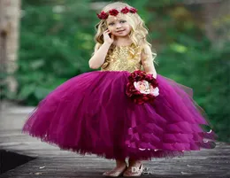 2018 Lindo vestido de pelota Puffy Vestidos para ni￱as de flores para la boda Top de lentejuelas de lentejuelas Fucsia Tulle Barato para ni￱as Baratas Gowns1617113