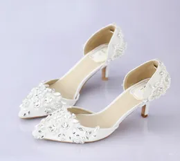 Ucuz sivri uçlu düğün ayakkabısı rahat orta topuk gelin düğün ayakkabıları el yapımı kristal hamile ayakkabılar beyaz satin5337089