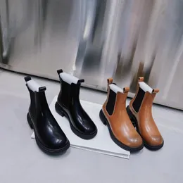 Сапоги New Designer Женщины сплошные римские ботинки роскошные наружные черные коричневые ботинки Martin Slip-On Rubber Litne Shoes 5A Кожаная не скользящая модная