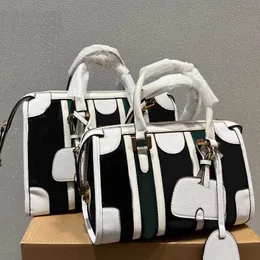 Boston Duffle Bags Designer Crossbody Bag LuxuryShandbag Ladies Omuz Çantası Tote Çanta Kadın Klasik Çapraz Vücut Duffle Bags 221111