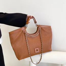 Kvällspåsar för kvinnor 2022 Luxury Handväskor Bolso Fashion Retro Handväska kvinnlig axelväska Tygkedja