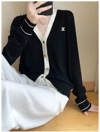 2023 Primavera Mulheres Suéteres Novo para Lã Senhoras Designer Canal Cardigan Suéter De Malha Casual Branco Preto Pulôver Com Decote Em V Ing Cashmere Top Roupas