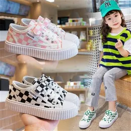 Children's Sneakers 2023 New Spring and Summer Boys' Low Cut Non-slip Casual Shoes Soft Soled Checkerboard Girls' Canvas Shoes