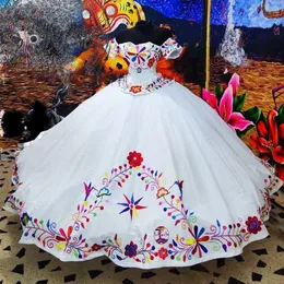 Mexikanische Mädchen Quinceanera Kleider Stickerei Charro Schnürkorsett Vestido De 15 Anos 2023 Schulterfrei Sweet 16 Prom Kleider