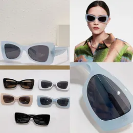 Kadınlar İçin Güneş Gözlüğü Lady Butterfly Çerçeveli Güneş Gözlüğü Cl40236 Moda Tasarımcı Gözlükleri Reçine Lens Poliakrilat UV400 Koruyucu ve Orijinal Kutu