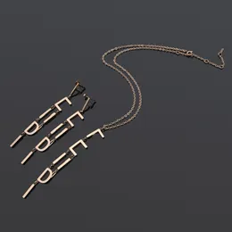 Famosa marca de marca clássica elegância de titânio colar de aço para letras penduradas pendentes pingentes brincos mulheres 18k jóias de ouro aniversário presentes festivos fs10 --03