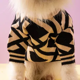 デザイナードッグアパレル冬の温かいペットセーターブランド犬アウターウェアニットタートルネック寒い天気ペットコート子犬猫スウェットシャツプルオーバー犬の犬