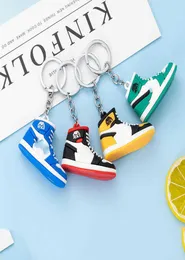 Stereo 2022 Verkauf neuer Style -Turnschuhe Keychains Button Anhänger 3D Mini Basketball Schuhe Modell Soft Plastikdekoration Geschenk KE5094255
