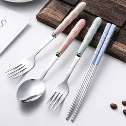 Camping Rese Flatware Set With Case Wheat Straw Handtag Rostfritt st￥l Spoon Fork Chopsticks Tabeller Set f￶r skollunch utomhuspicknick