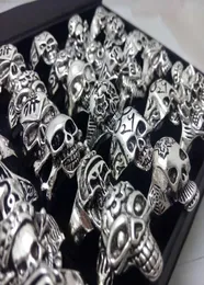 Lotes 100pcs homens caveira a granel anéis novos motociclistas góticos punk jóias de moda inteira de moda