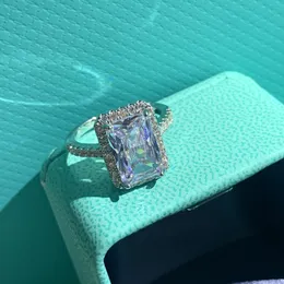 Luxusdesigner Ring für Frauen Square Form Diamond Schmuck Fashion Freizeit Valentinstag Geschenk Hochzeitsessen Schön