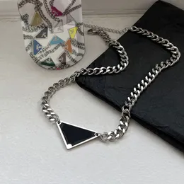 collier de créateur colliers de luxe pour hommes femmes pendentif triangle inversé marque de design de mode bijoux noir rose personnalité à la mode clavicule chaîne fête