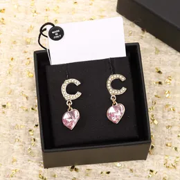 2022 Orecchini pendenti con ciondolo di qualità di lusso con perline di conchiglia naturale e forma di cuore in cristallo rosa con timbro a scatola PS4359A