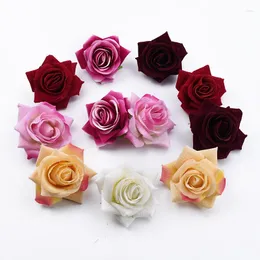 Flores decorativas 5 peças 8 cm de flanela roses cabeço de casamento acessórios de noiva Apursão DIY A Cap Presens Box Decoração de casa Flor artificial