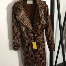 Cappotti Designer xury Qualità 22F Trench da donna Moda in pelle Lettera Logo Cintura color kaki Trench da donna al ginocchio