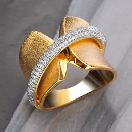 Anelli nuziali di lusso macinare arenaceo anello audace con pietre cubiche di zirconia donne gioielli festa di fidanzamento di alta qualità 221119