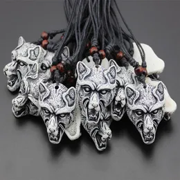 Cool 12pcs Boy heren imitatie yak bot snijwerk witte wolven hangers amuletten kettingen cadeau mn3042167