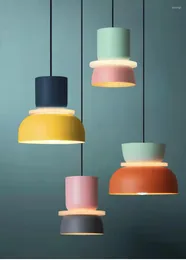 Lâmpadas pendentes Lâmpada moderna LED LED NORDIC SUSPENSÃO SUSPENSÃO CACURA VERIUÇÃO CASA DA sala de jantar Iluminação Luzes de decoração de macaron