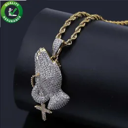 Catene ghiacciate Collana con ciondolo a forma di croce Collana da uomo Hip Hop Gioielli di lusso Bling Rapper Catena d'oro Stile Pandora Fascino Gesto di preghiera 2427