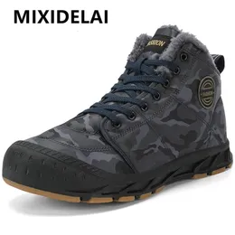 Boots Men Waterproof Ankle Winter Warm Plush Snow Outdoor Sneakers Work Male Rubber 's Big Size 221119