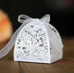 Titulares de favor Cajas de dulces huecas cortadas con láser Bolsas de regalo Caja con cinta Suministros para banquetes de boda