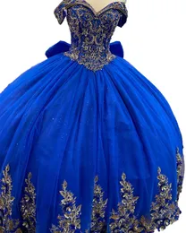 Royal Blue Floral Quinceanera Dresses 2023 Bow Plus Size Ball Gown Masquerade Princess Girl Glitter Long Sweet 16 Prom i 15 år utanför axlarna Quince 15 Beading